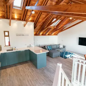  Holiday home Stylish, Spacious Sea View House